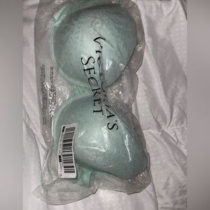 PinkVictoria Secret Bra New with Tags. never taken out of plastic. 40c